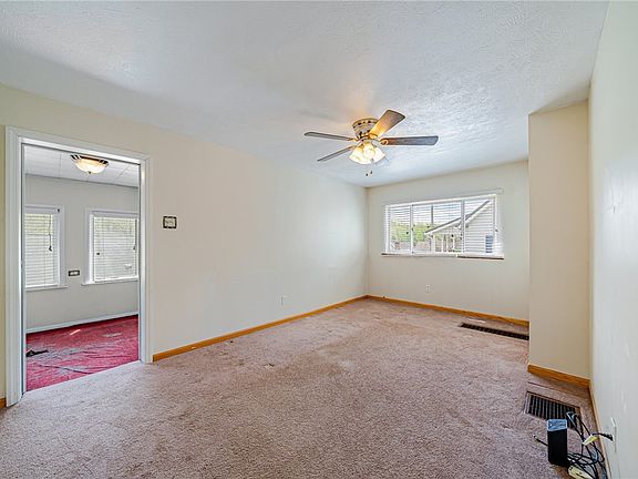 5th image of 135 Elrico St