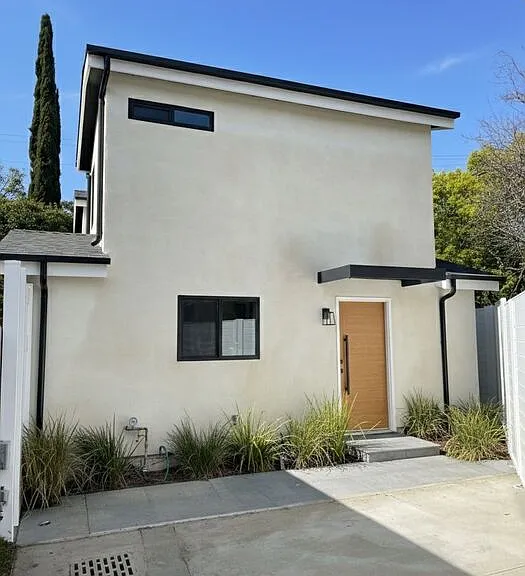 5417 Gentry Ave — Photo 2
