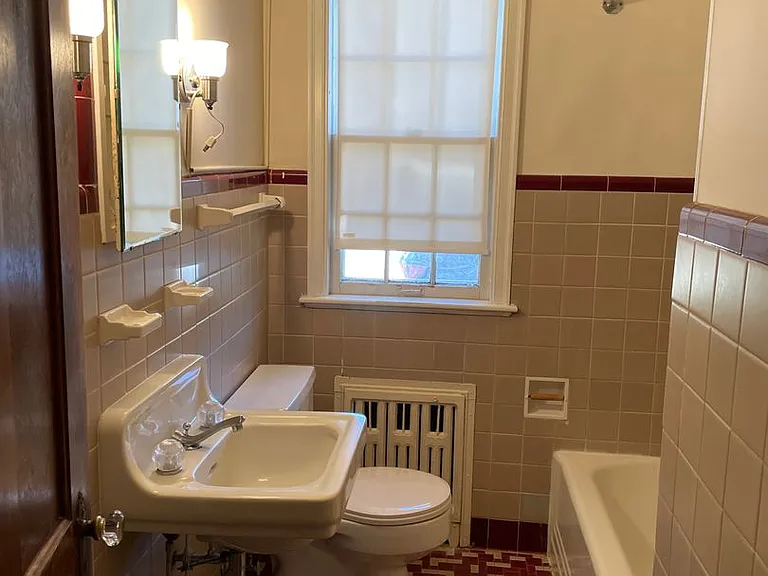 519 E Center St — Photo 3