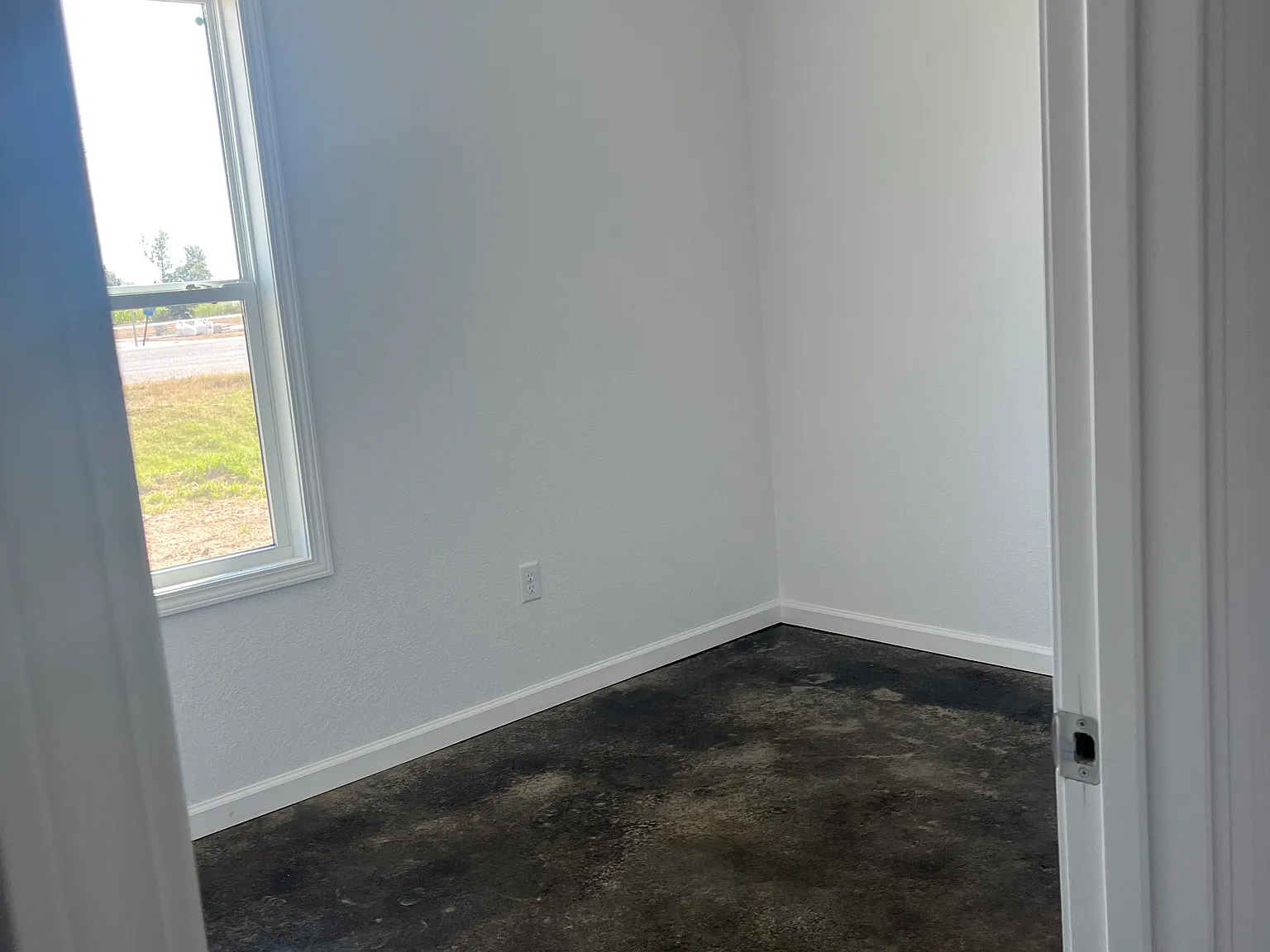 3 bed, 1000 sqft, $1,200 — Photo 4