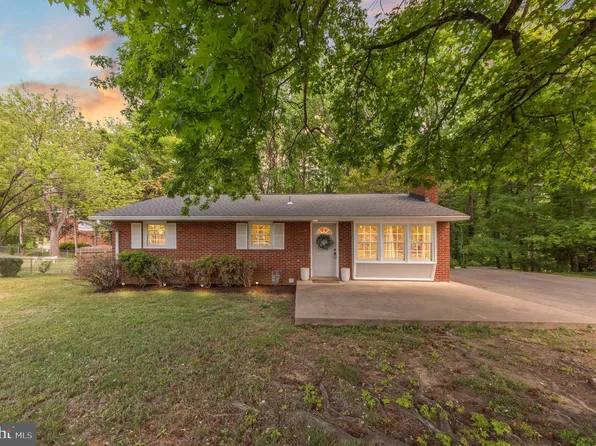 302 Walnut Dr, Fredericksburg, VA 22405