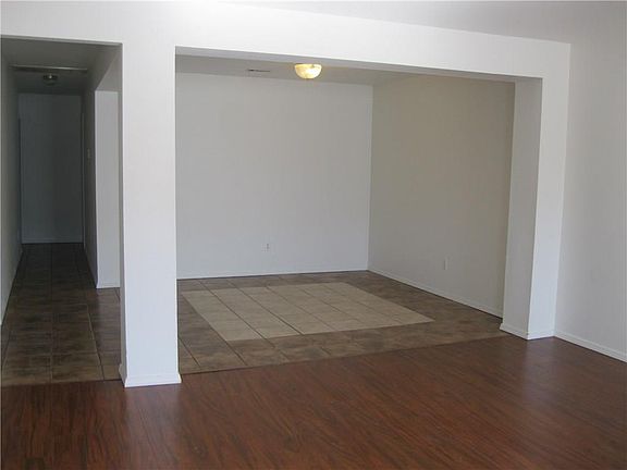 4th image of 917 E Mimosa St