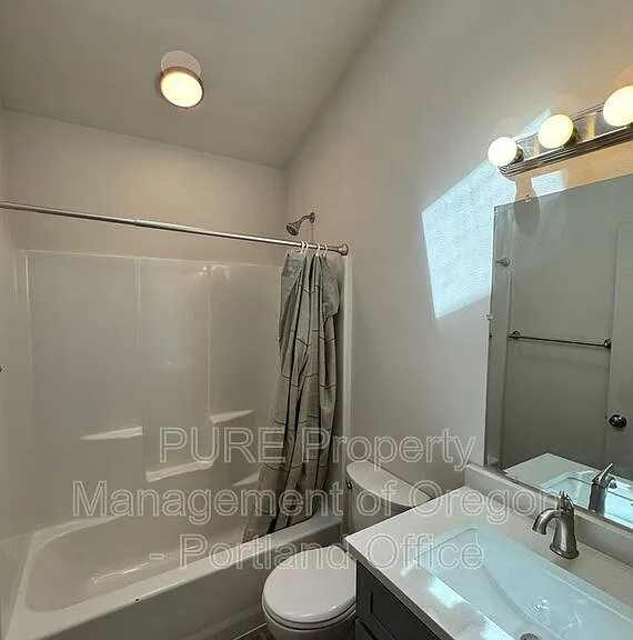 5026 N Harvard St #C — Photo 8