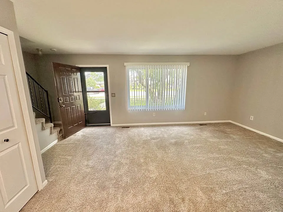 2 bed, 1000 sqft, $1,600 — Photo 3