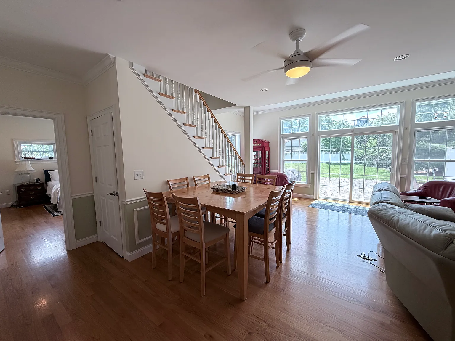4 bed, 2.5 bath, 2200 sqft, $4,500 — Photo 4