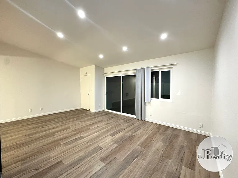 Village Townhomes — Photo 10