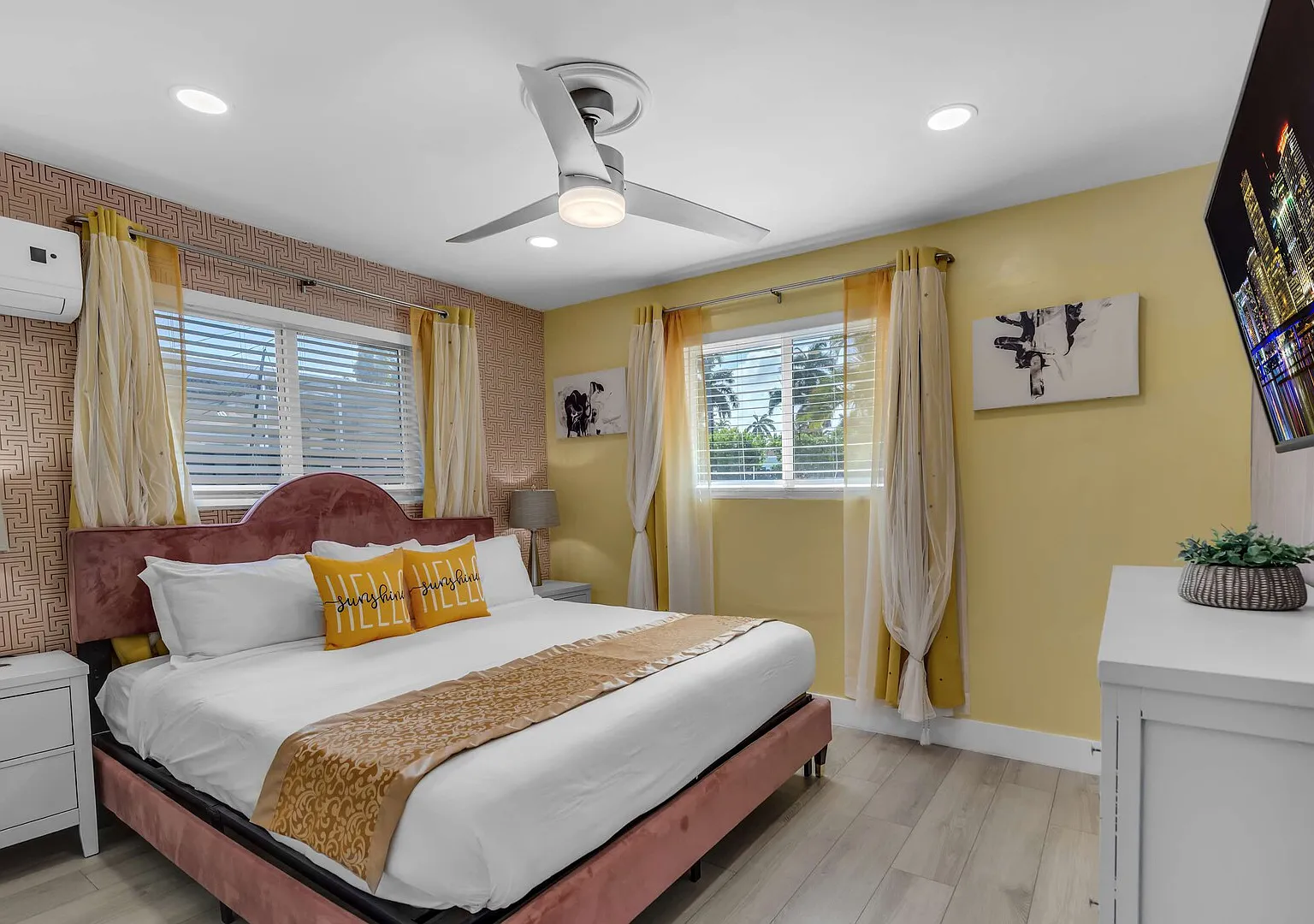 Heated Pool 5BR Sleeps 14 Game Room Near Beach — Photo 2