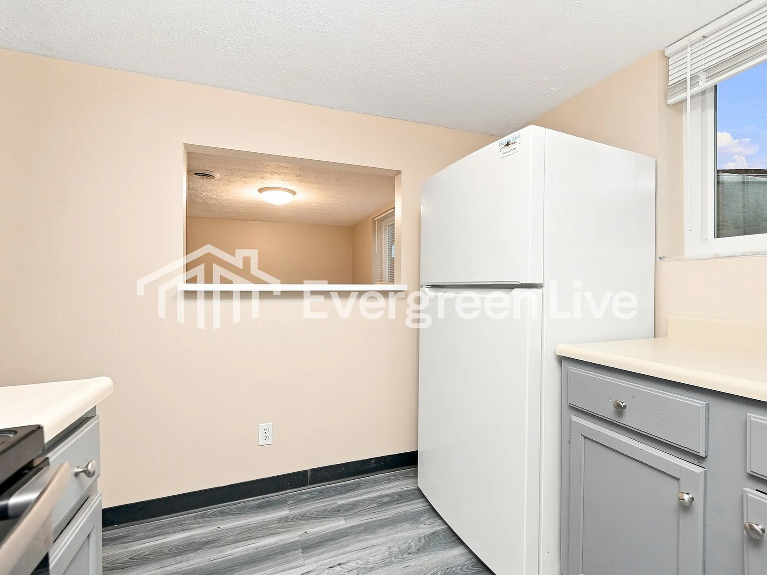 5 bed, 2.0 bath, 2240 sqft, $1,995 — Photo 3