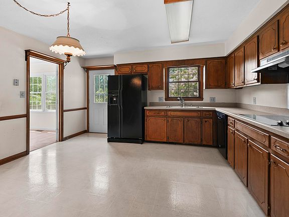 5th image of 3307 Roundtree Ct