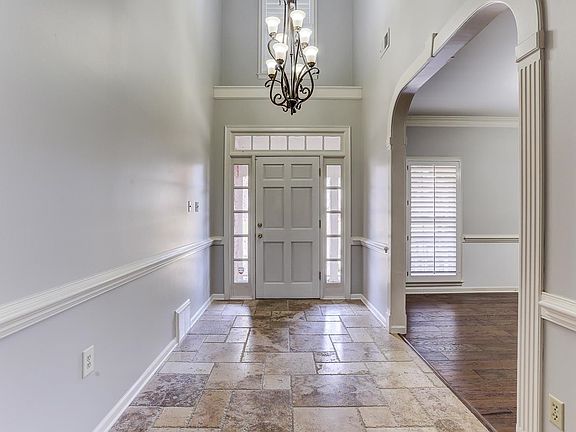 3rd image of 2715 Sweet Oaks Cir