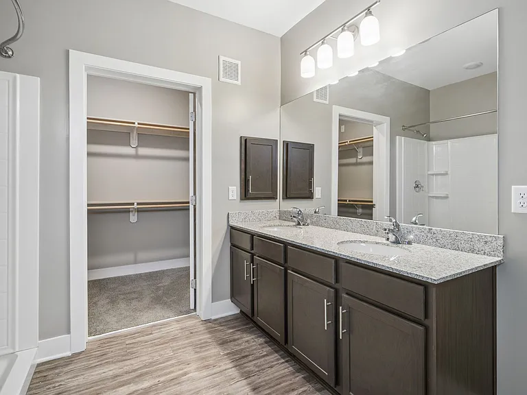 Bonavia Luxury Apartments — Photo 9