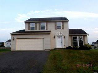 5555 Cairns Trl, Clay, NY 13041