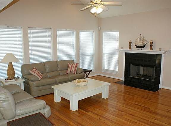 4th image of 326 Windward Way