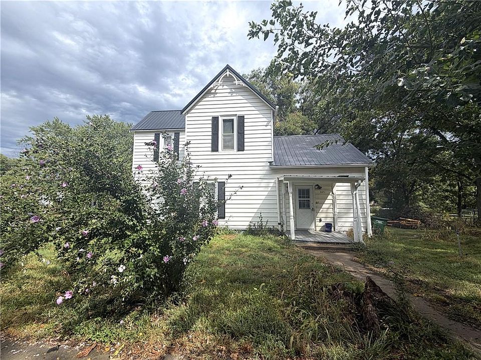 1st image of 305 Mansur St