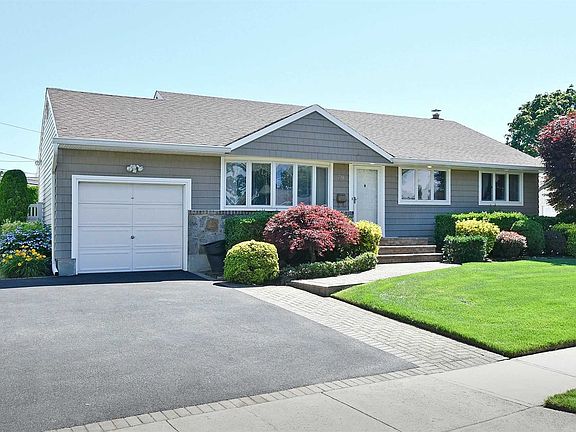 2nd image of 39 Clearwater Dr