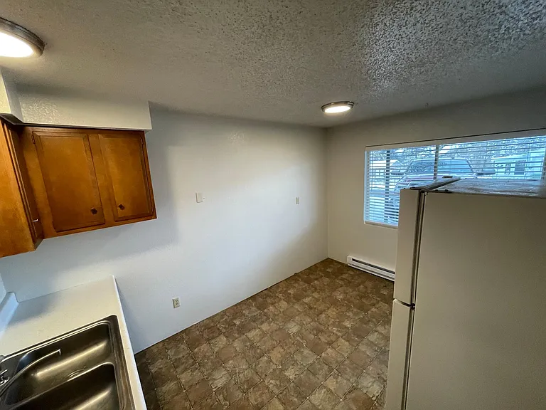 61 Crest Ave #B — Photo 4