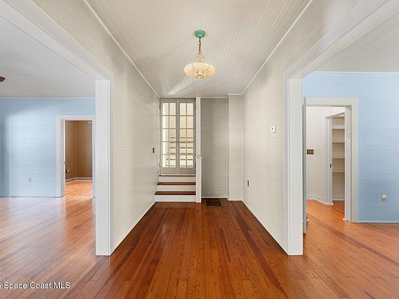 5th image of 2205 Mac Farland Dr