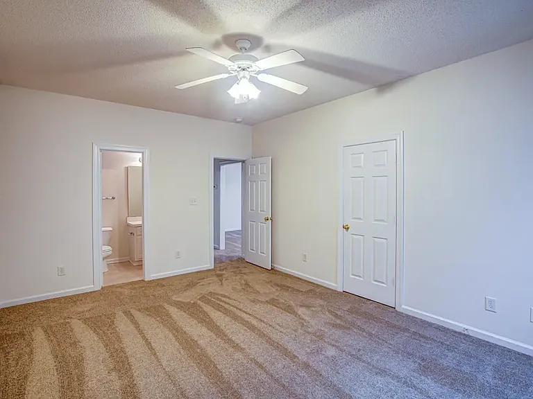 Hunter's Park Apartments — Photo 24