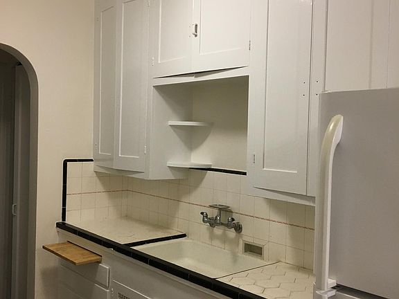 4th image of 3331 E Washington Ave