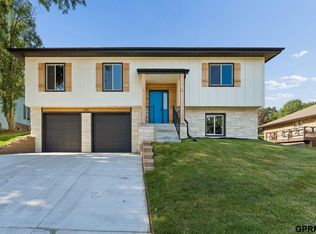 5129 Raven Oaks Dr, Omaha, NE 68152