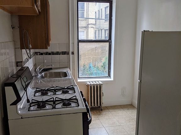 4th image of 31-12 33rd St #4