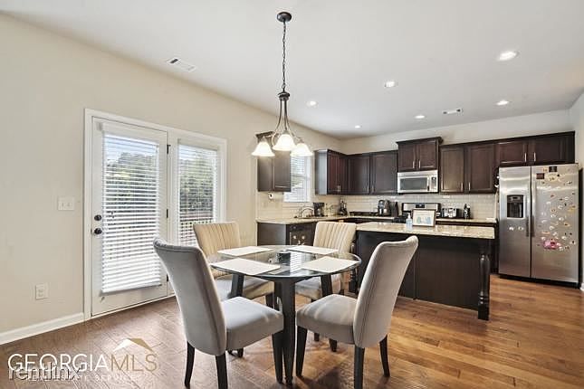 1st image of 507R Poppy Hill Ln