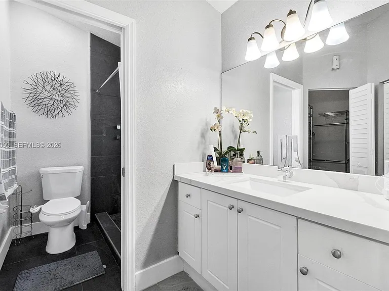 4921 SW 140th Ter — Photo 8