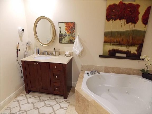 5th image of 2351 Lakeview Dr Unit 308