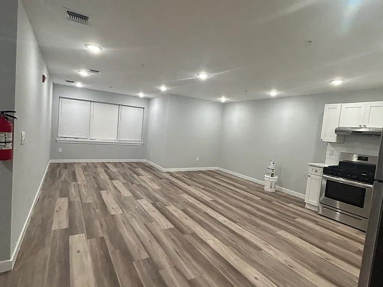 188 Lafayette St #403 — Photo 4