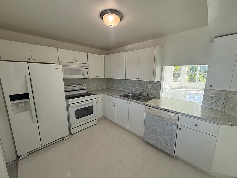1601 NE 191st St #205 — Photo 10