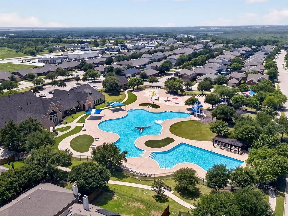 1st image of 921 Bowie Dr