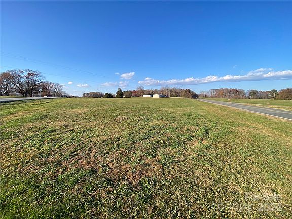 4th image of W Memorial Hwy