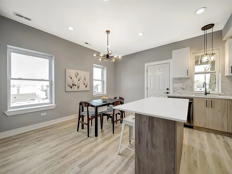 6355 N Paulina St #1S — Photo 11