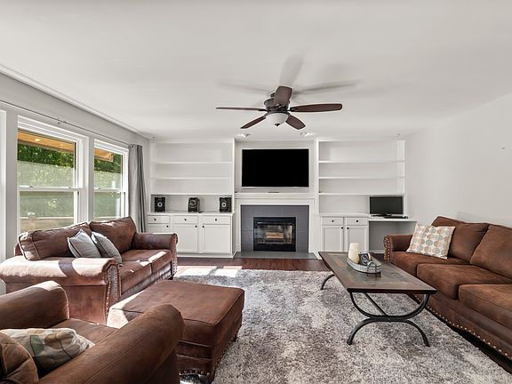 4th image of 3077 Shenandoah Dr