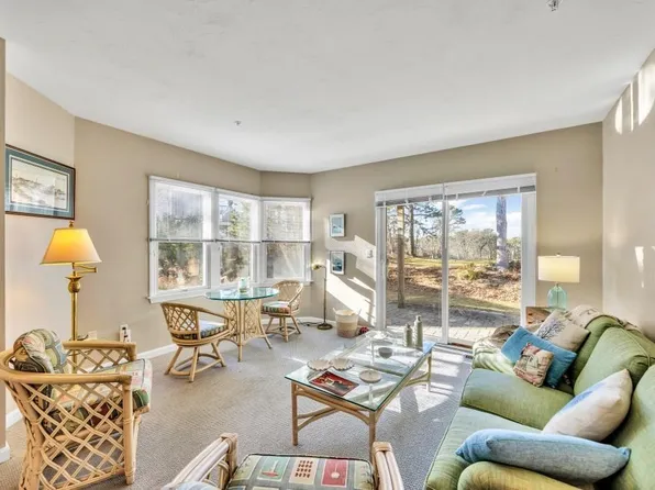 10 Oak Glen Vlg #10, Yarmouth Pt, MA 02675