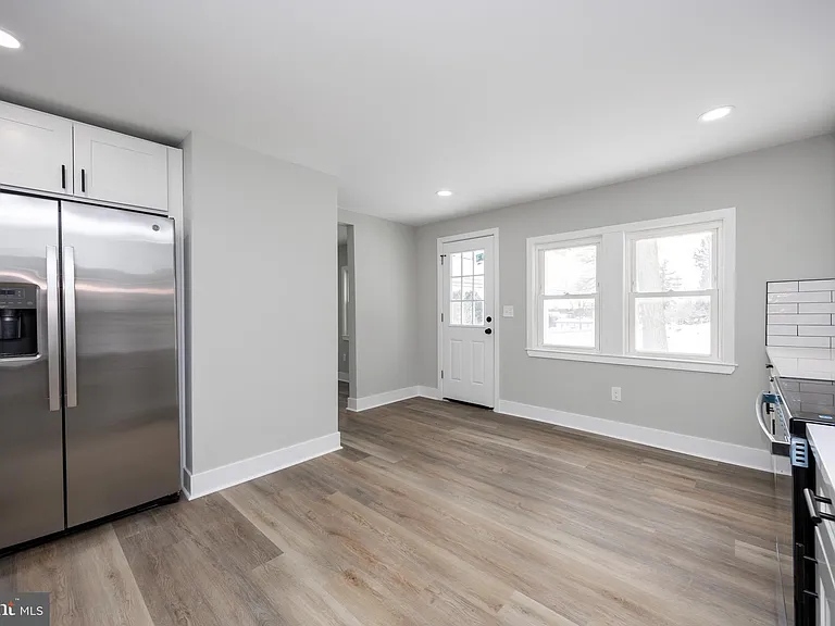 181 W 7th Ave — Photo 32