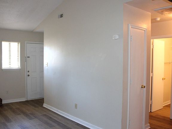 4th image of 202 Cedar Ridge Ln
