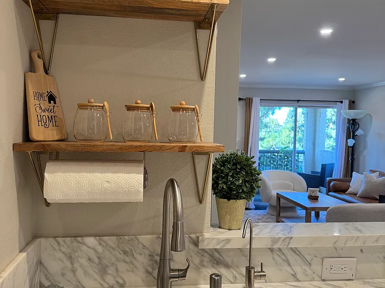 5530 Owensmouth Ave #206 — Photo 5