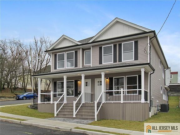 2nd image of 502 Alpine St #2
