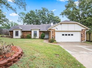 704 E 11th St, Sand Springs, OK 74063
