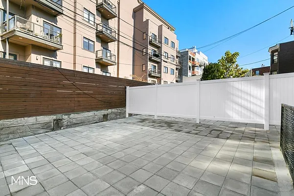 Rented by MNS | media 18