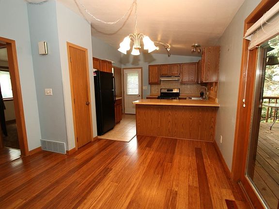 5th image of 228 Candlewick Dr SE