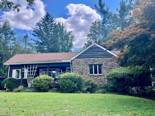 7 Mill Fall Run Rd, Fairmont, WV 26554