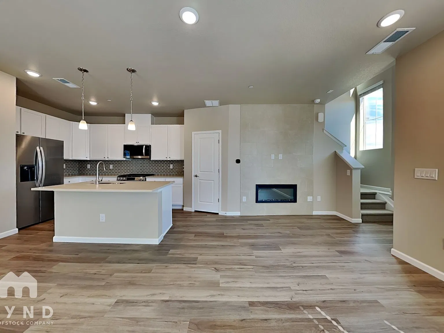 3 bed, 2.5 bath, 1369 sqft, $2,850 — Photo 2