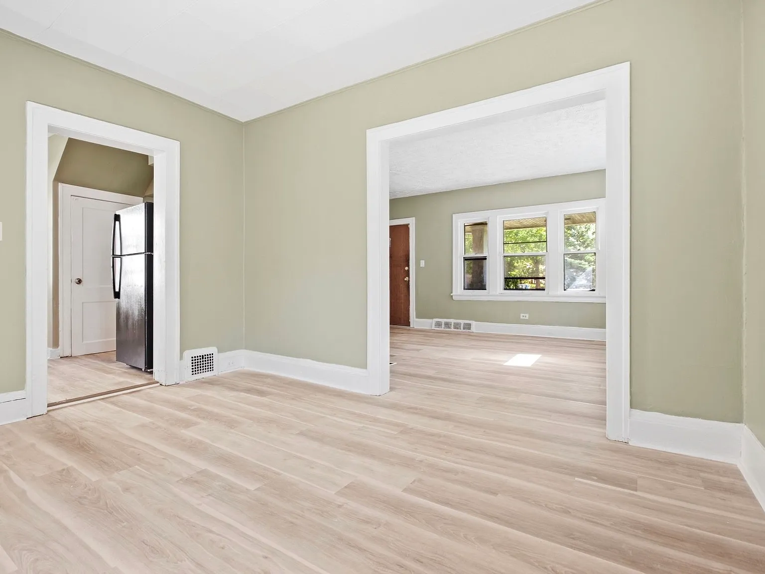 3 bed, 1182 sqft, $1,300 — Photo 3
