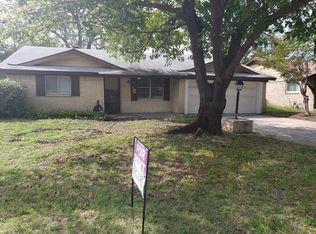 870 Lovers Ln, Grapevine, TX 76051
