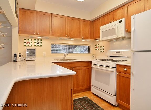 5th image of 2235 N Lakewood Ave APT En