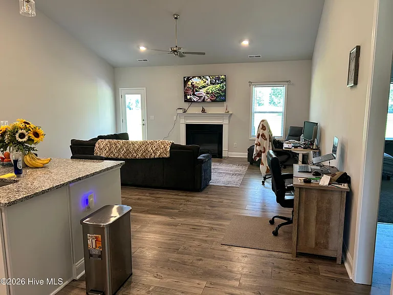 1217 Pelican Dr — Photo 3