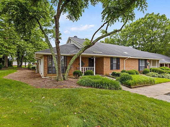 3rd image of 34 Forest Lake Dr