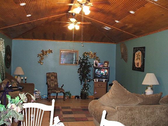 4th image of 203 Mimosa St
